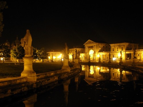 Padova - Prato della Valle by night