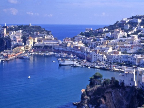 Ponza - il porticciolo di ponza Ponza - il porticciolo di ponza