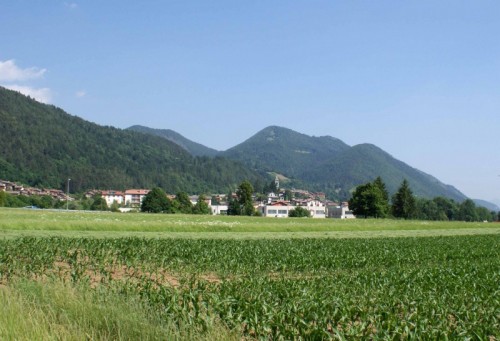 Songavazzo - Sogavazzo sotto il monte Falecchio Songavazzo - Sogavazzo sotto il monte Falecchio