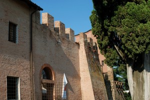 Spezzano, il castello da dietro