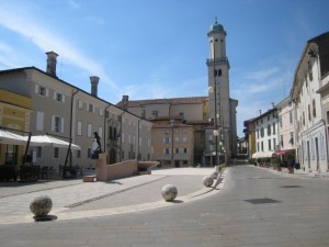CORMONS - PIAZZA XXIV MAGGIO