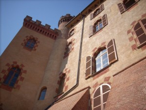 Vista laterale Castello di Barolo