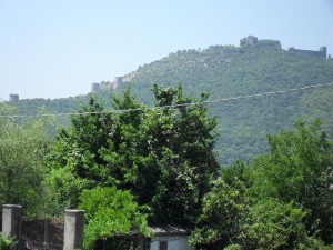 veduta da lontano: Il Castello di Mercato San Severino