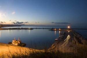 Veduta dal porto in noturna