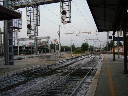 Verona - Stazione Di Verona Porta Nuova. In Attesa Del Treno