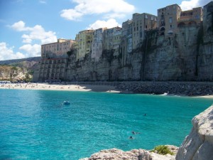 tropea, il mare, la spiaggia, la rupe