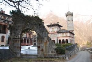 castello di Rosazza con  torre guelfa
