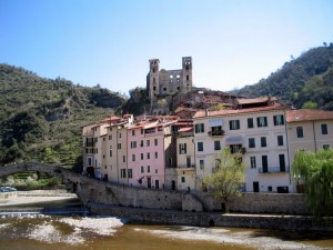 Il paese e il suo castello