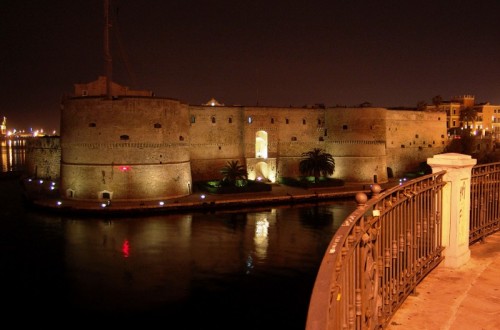 Taranto - La fortezza dalla terrazza Taranto - La fortezza dalla terrazza
