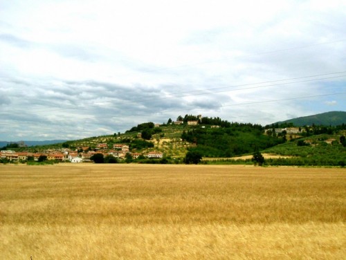 Montemurlo - La collina con il Borgo Medievale della Rocca di Montemurlo Montemurlo - La collina con il Borgo Medievale della Rocca di Montemurlo