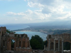 Panorama inconfondibile dal Teatro Greco di Taormina
