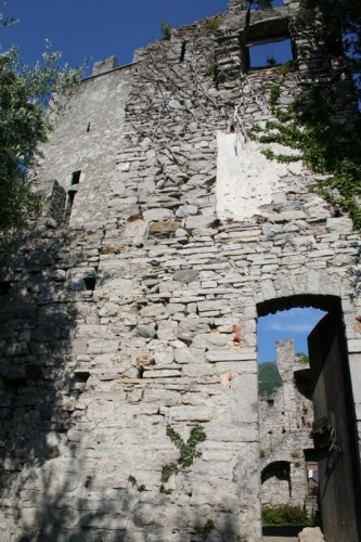 Mandello del Lario - castello di vezio