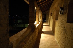 Panorama notturno dalle mura del castello di Valbona