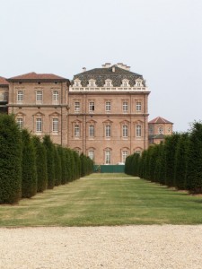 Il castello di Venaria visto dai giardini