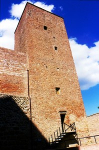 La Rocca perugina si staglia nel cielo