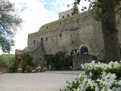 Torgiano - Al Castello di Rosciano rivivi, in tutti gli scorci, con il cuore in mano..... Torgiano - Al Castello di Rosciano rivivi, in tutti gli scorci, con il cuore in mano.....