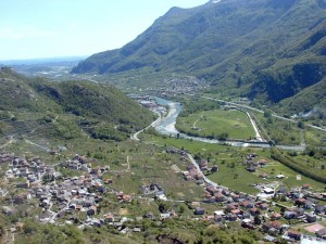 ultimi paesi del Piemonte,poi comincia la Valle d’Aosta.in primo piano Carema,Quincinetto,Tavagnasco e tutta la piana di Ivrea