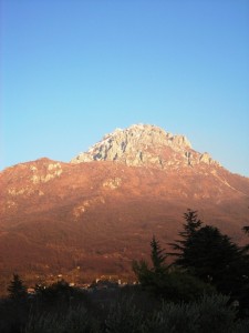 Lo zucco di Manavello visto da Mandello del Lario