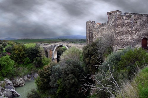Canino - Il ponte e il castello dell' Abbadia