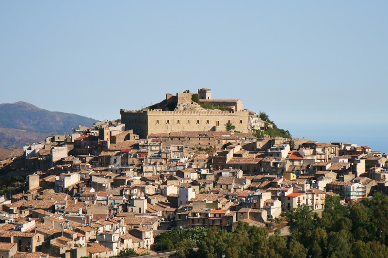 ''l’imponente castello'' - Montalbano Elicona