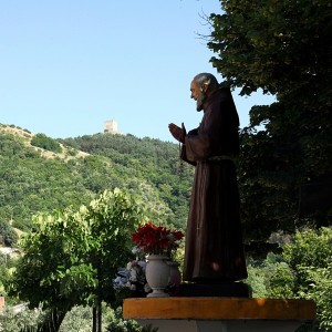 Padre Pio veglia sul castello