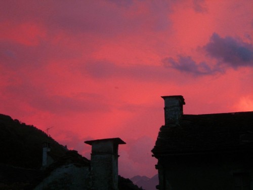 Beura-Cardezza - tramonto sui tetti