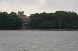 Scorcio del castello Torre del lago Puccini dalla palude