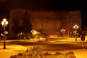 Castello Aragonese in notturna