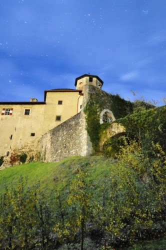 Tassullo - Castel Valer illuminato dalla sola luce della luna
