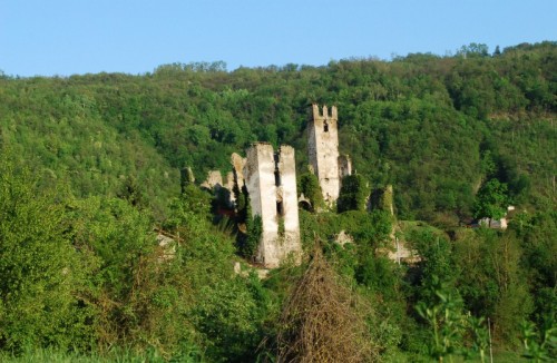 Gorzegno - i ruderi del castello...