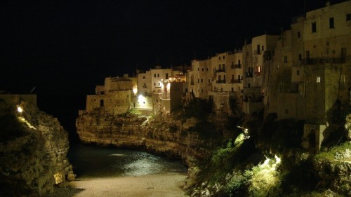 Polignano a Mare - notturno sciabbordar dell'onde
