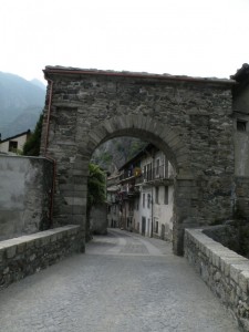 Porta  a sud del borgo medievale