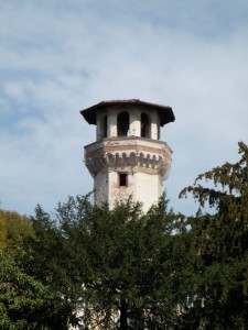 dal Piazzo spunta una torre…