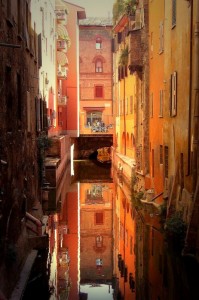 Bologna riflessa..l’illusione di entrare in un’altra dimensione