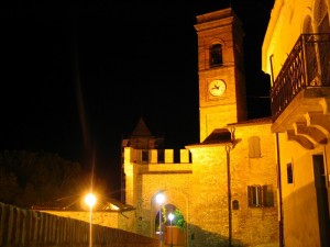 Castello di Montecolomo in notturna