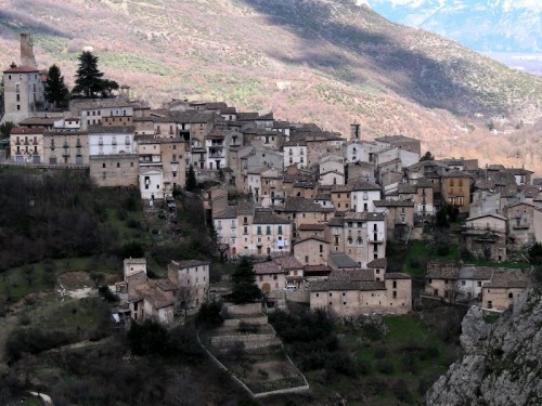 Anversa degli Abruzzi - Panorama autunnale di Anversa degli Abruzzi (AQ) Anversa degli Abruzzi - Panorama autunnale di Anversa degli Abruzzi (AQ)