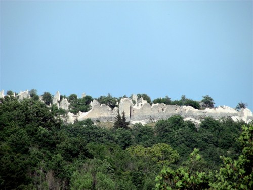Ocre - ...per non dimenticare, ecco i ruderi del castello d'Ocre dopo il terremoto del 6 Aprile 2009.