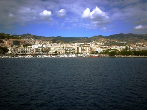 Messina - la mia isola vista dal traghetto