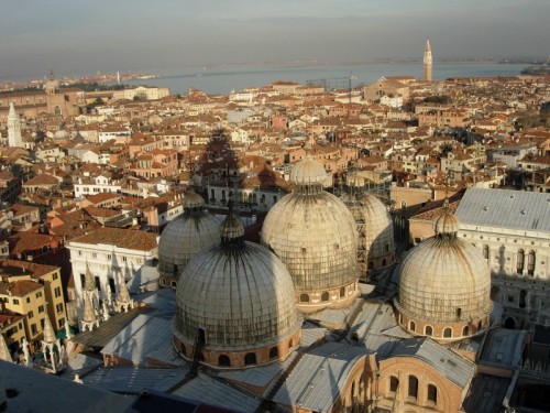 Venezia - L'ombra del campanile sulla città