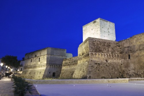 Bari - Panoramica del Castello Svevo Bari - Panoramica del Castello Svevo