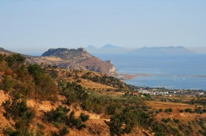 dallle colline di falcone sguardo sconfinato a tindari e come orzzonte le eolie