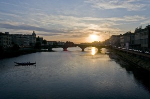 con il ponte vecchio alle spalle