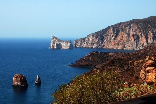 Iglesias - il "Pan di Zucchero" davanti Nebida Iglesias - il "Pan di Zucchero" davanti Nebida