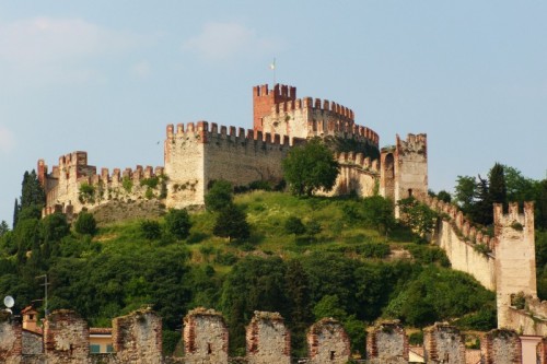 Soave - Oltre le mura di Castello