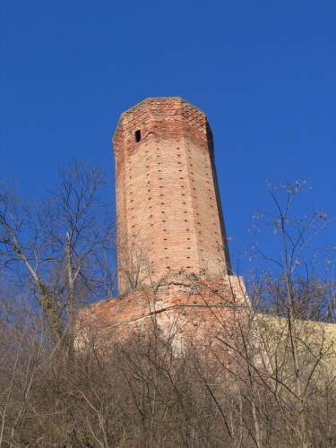 Corneliano d'Alba - la torre decagonale Corneliano d'Alba - la torre decagonale