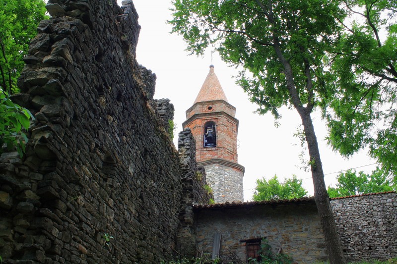 ''Mura e Castello di Montecanino'' - Piozzano
