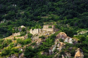 Il Castello di Pont-Saint-Martin, mura ed intemperie