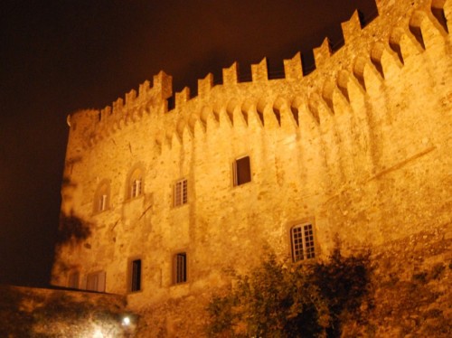 Fosdinovo - particolare del castello di malaspina Fosdinovo - particolare del castello di malaspina