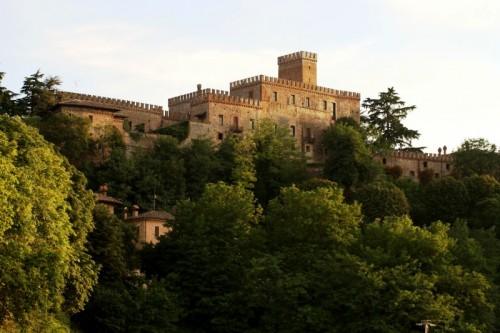 Salsomaggiore Terme - Tramonto sul Castello di Tabiano Bagni Salsomaggiore Terme - Tramonto sul Castello di Tabiano Bagni