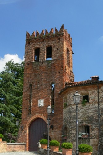 Moriondo Torinese - castello di Moriondo 2 la porta di accesso